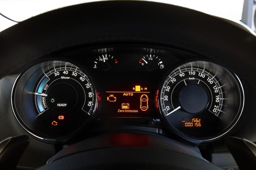  Peugeot 3008 HYbrid4 2010 года  (фото 4 из 35)